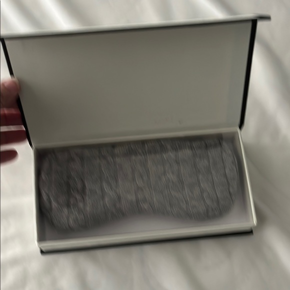 Alieva Spa Cashmere Sleep Mask - Picture 3 of 5